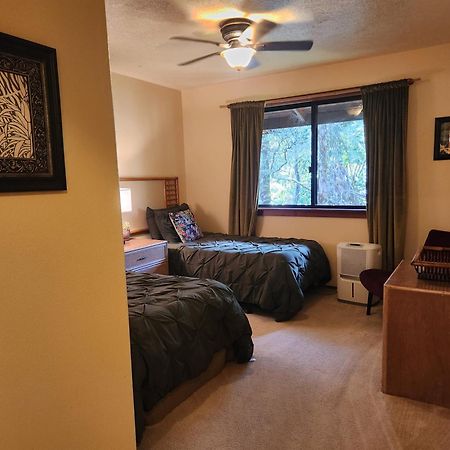 Hale Mauna Loa Upper Level With Shared Hot Tub Volcano Exterior foto